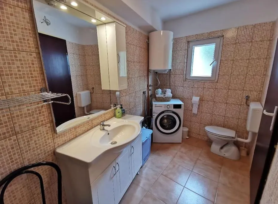 Apartment Pula 0*,